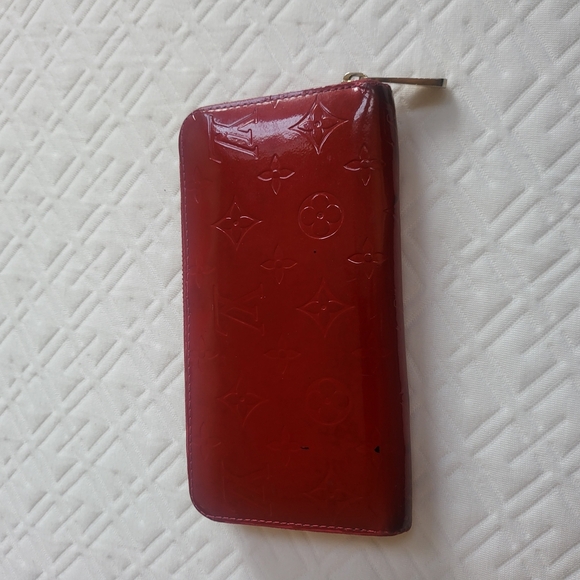 LOUIS VUITTON Monogram Red Vernis Long wallet - Picture 1 of 10
